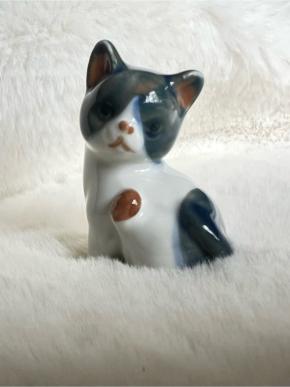 Vintage Otagiri Japan Ceramic Kitten Figurine Blue/BlackWhite Cat Collectible 3”